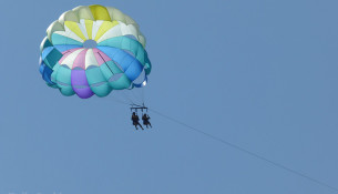 Полёт над морем на парашюте в Вардане, город Сочи