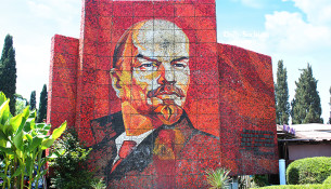 Все памятники Сочи. Фото мозаичной стеллы, посвящённой Ленину