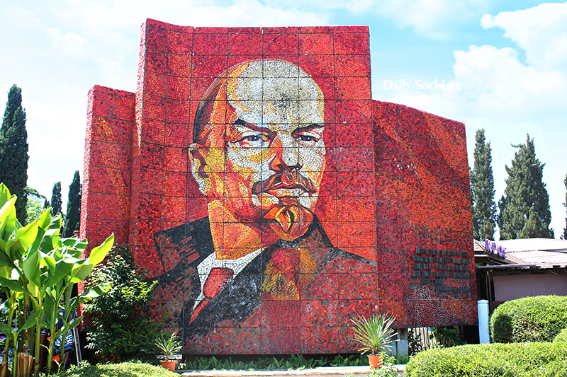 Все памятники Сочи. Фото мозаичной стеллы, посвящённой Ленину